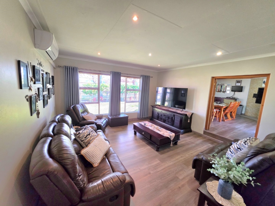 5 Bedroom Property for Sale in La Provance Free State